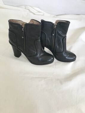 Frye Sylvia Piping Black Leather Booties 9